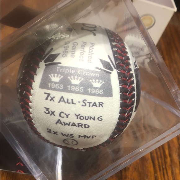 Sandy Koufax Commemorative Baseball - Picture 4 of 11